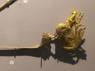 唐伯虎《东篱赏菊图》的隐逸情怀‘  kaiyun登录入口’